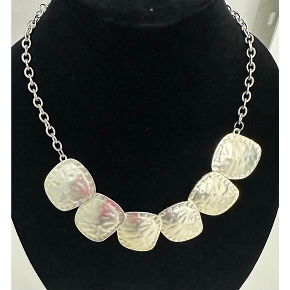 Cookie Lee Vintage Silver Tone Hammered Style Statement Necklace - Picture 3 of 5